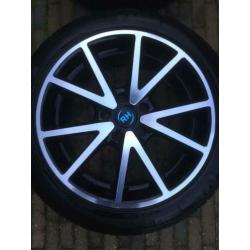 4 prachtige LM 17” velgen RH DE Sports en Vredestein banden