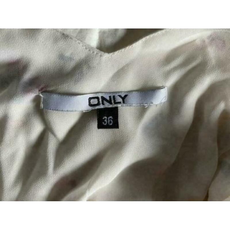 Only mouwloze vlinder top maat 36