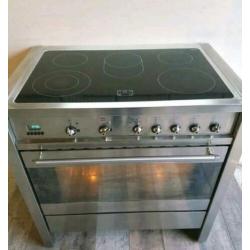 Keramische Smeg Fornuis met grote oven 90 cm breed