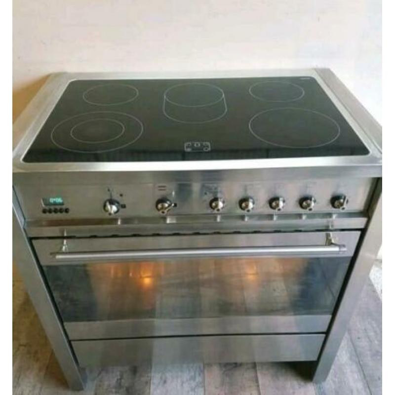 Keramische Smeg Fornuis met grote oven 90 cm breed