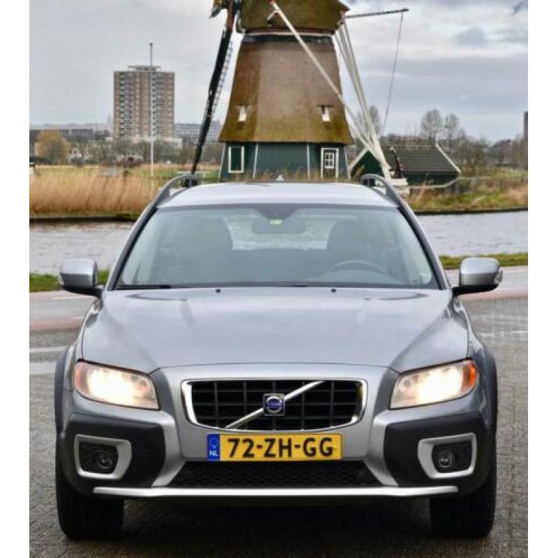 Volvo XC70 2.4 D5 Momentum Automaat, Leder, Volledig dealer