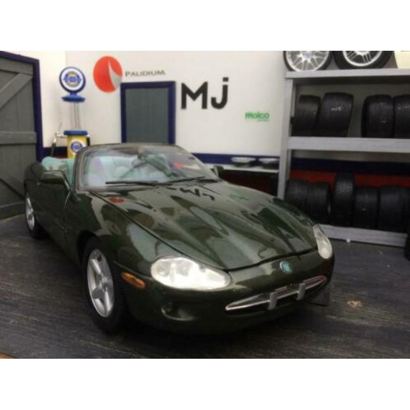 Jaguar XK8 (1996) Green 1:18 Maisto MJ