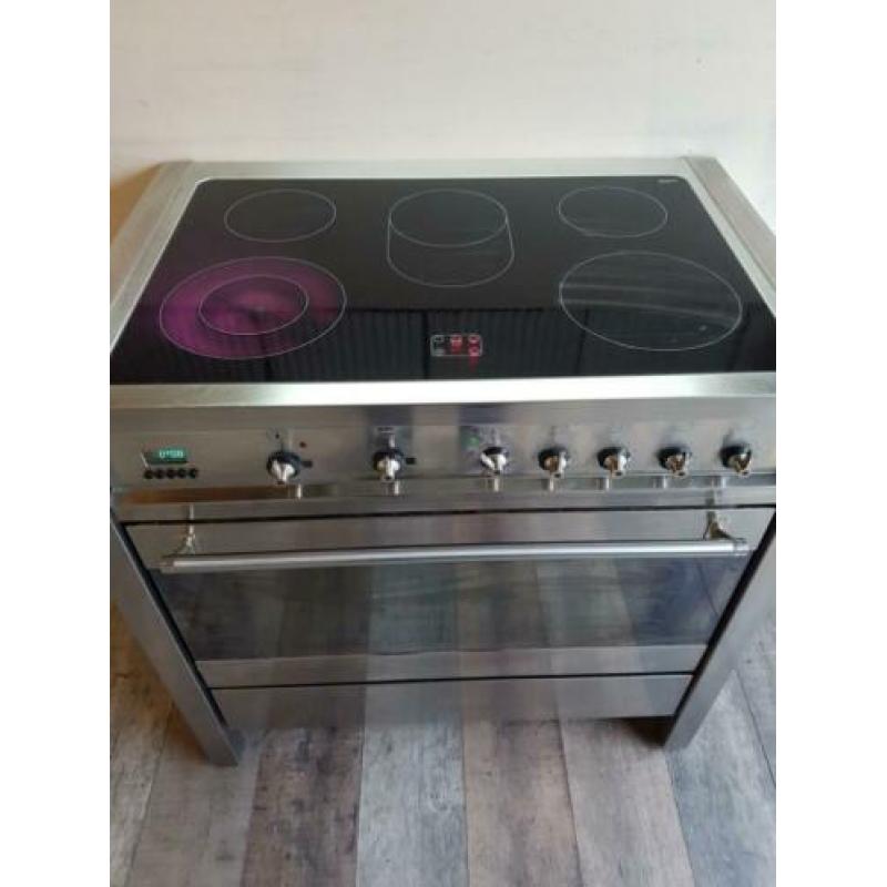 Keramische Smeg Fornuis met grote oven 90 cm breed