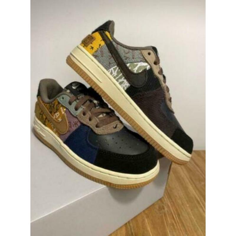 Nike Air Force Travis Scott “Cactus Jack” Maat 31.5