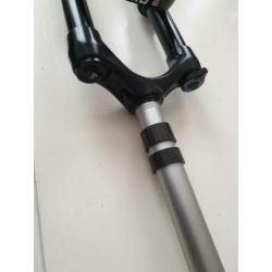 rockshox voorvork 29" pike. 1 1/8" 100mm - Zwart