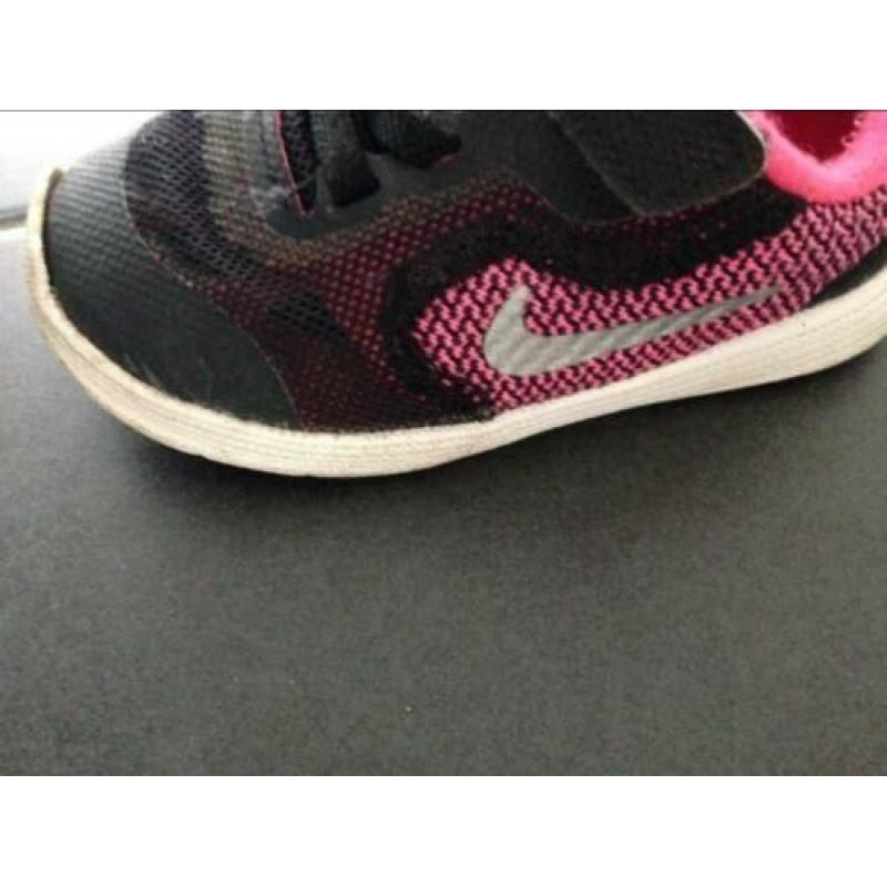 Nieuwe sandalen met sokjes en NIKE puma schoenen maat 22