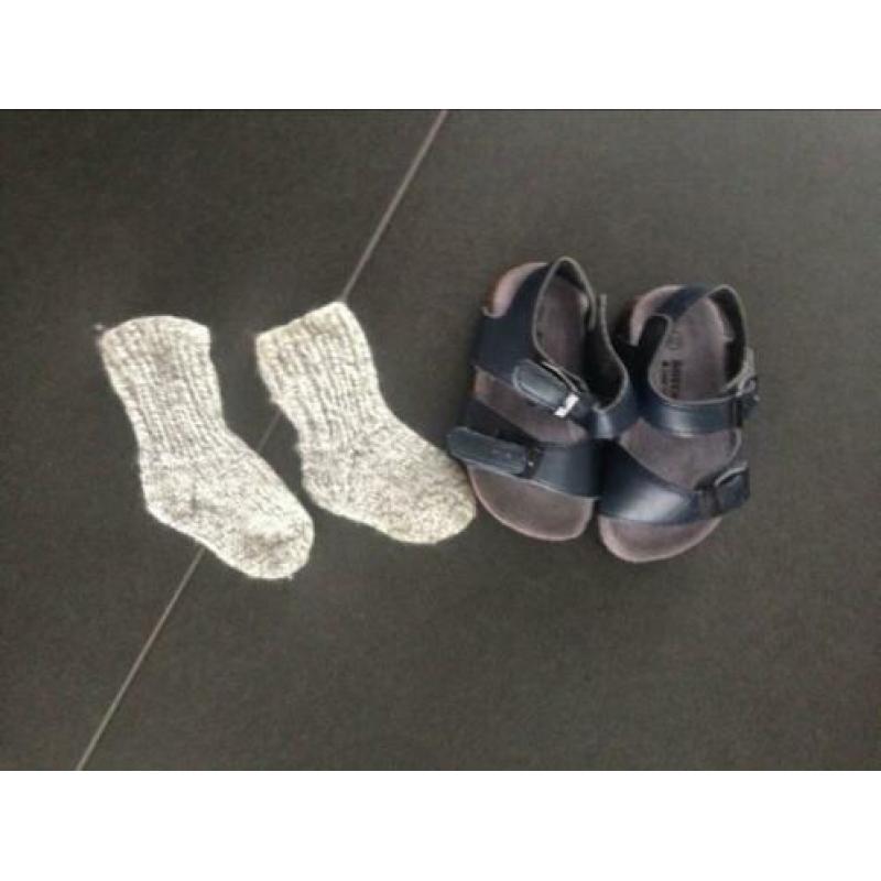 Nieuwe sandalen met sokjes en NIKE puma schoenen maat 22