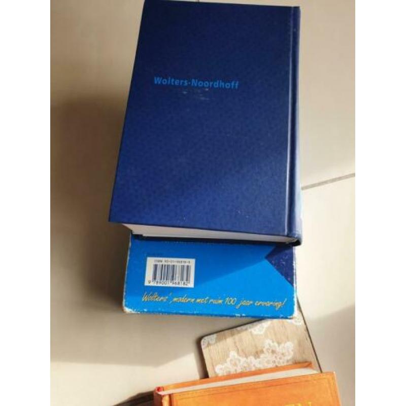 woordenboek nederlands , engels- nederlands en nederlands -