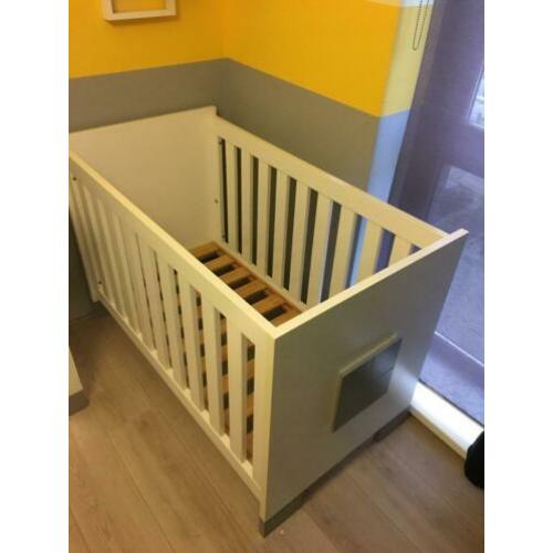 Ledikant en commode