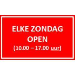 Klein model eet tafel in een nette staat.