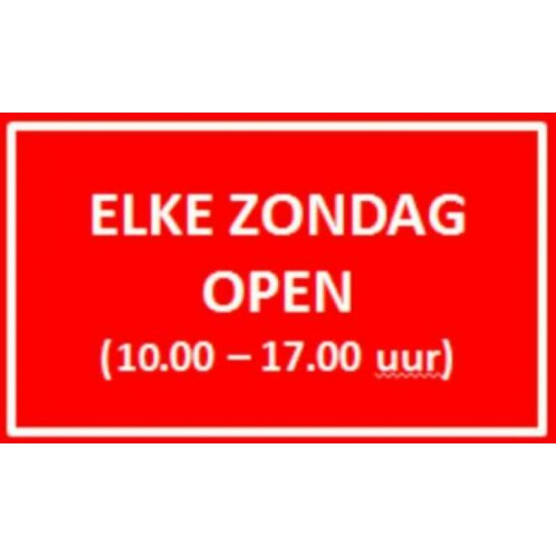 Klein model eet tafel in een nette staat.