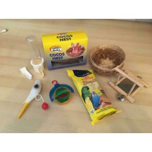Pakketje kleine vogel: Snack, Speeltjes, Nestmateriaal etc.