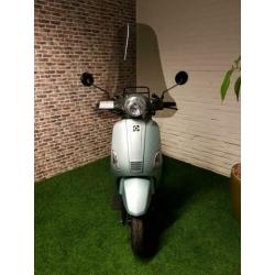 Zo goed als nieuw AGM VX50 euro4 snorscooter vespa look 2019