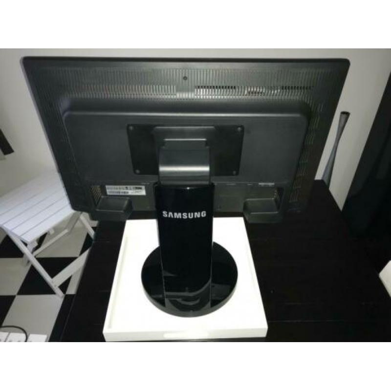 Samsung SyncMaster 2494HM (hoogglans zwart)