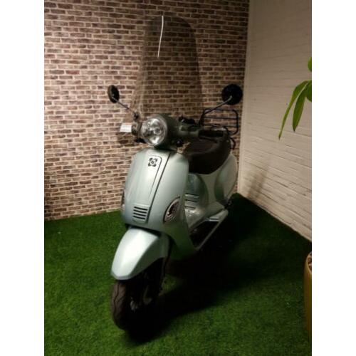Zo goed als nieuw AGM VX50 euro4 snorscooter vespa look 2019