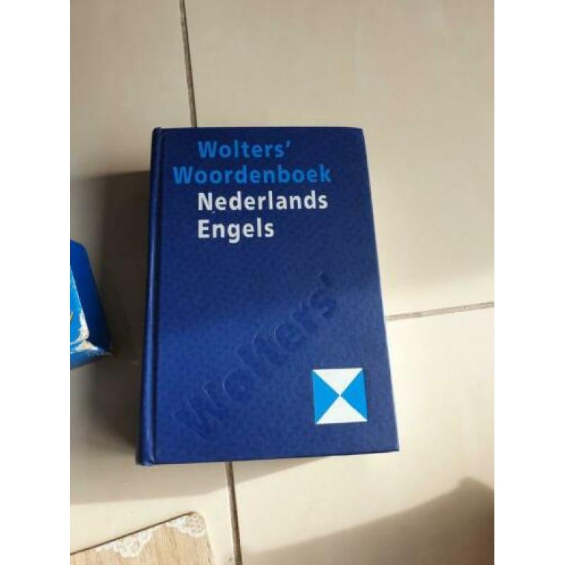 woordenboek nederlands , engels- nederlands en nederlands -