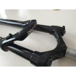 rockshox voorvork 29" pike. 1 1/8" 100mm - Zwart