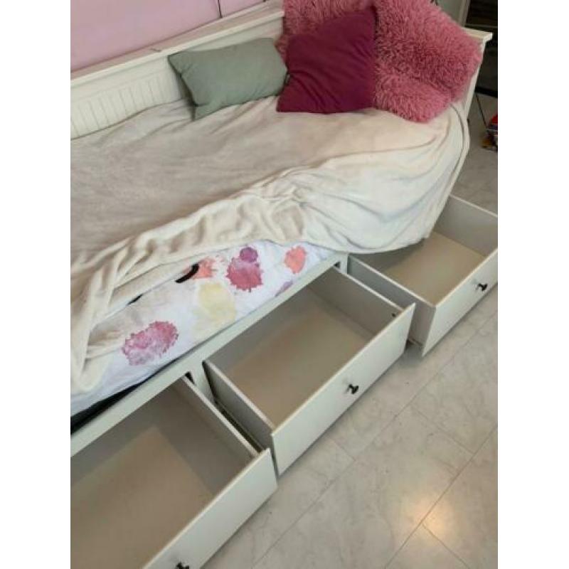 Hemnes bedbank met uitschuifbed