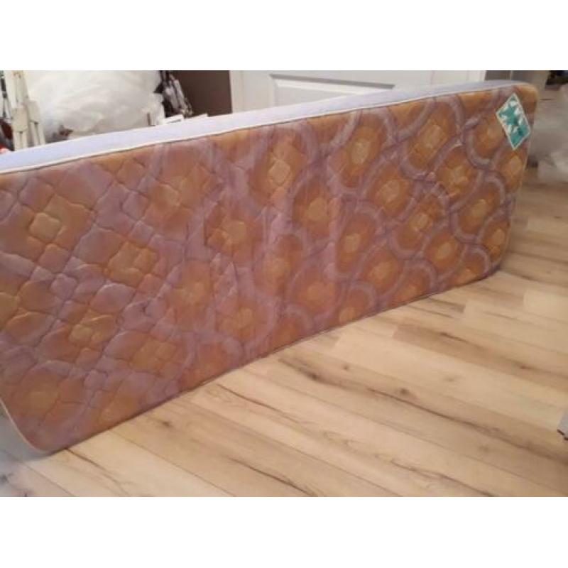 Noodbed + matras