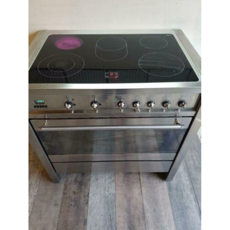Keramische Smeg Fornuis met grote oven 90 cm breed