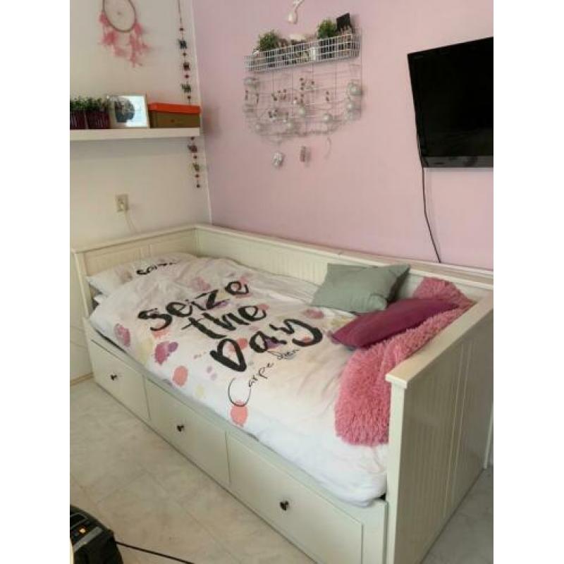 Hemnes bedbank met uitschuifbed
