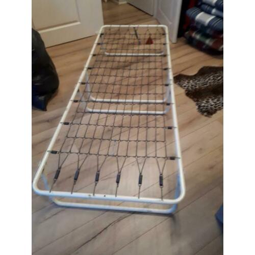 Noodbed + matras