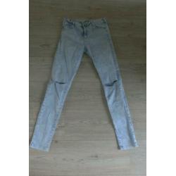 Bershka jeans maat 40 skinny fit met knie scheuren