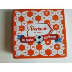 Verkade voetbalblik, ca. 23,5 x 22,5 cm. zgan