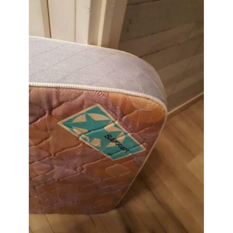 Noodbed + matras