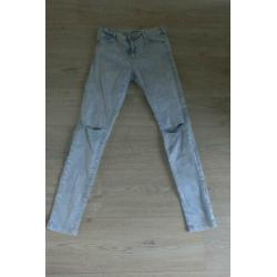 Bershka jeans maat 40 skinny fit met knie scheuren