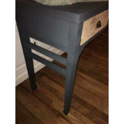 Stoere, grote, matzwarte, sidetable/ bureau