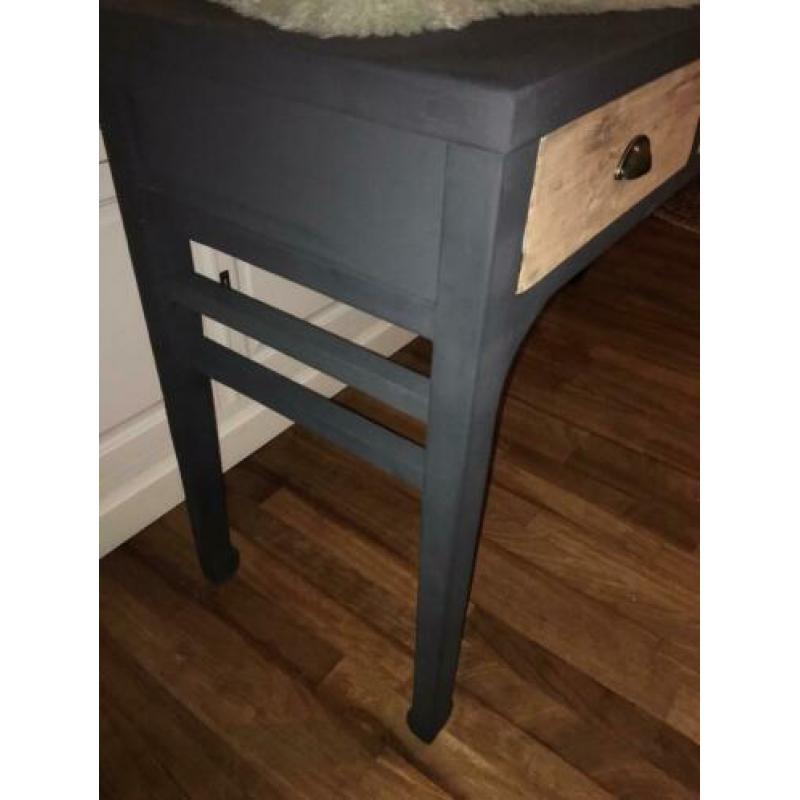 Stoere, grote, matzwarte, sidetable/ bureau