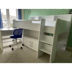 Halfhoogslaper met bureau Swan met matras