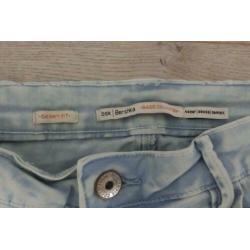 Bershka jeans maat 40 skinny fit met knie scheuren