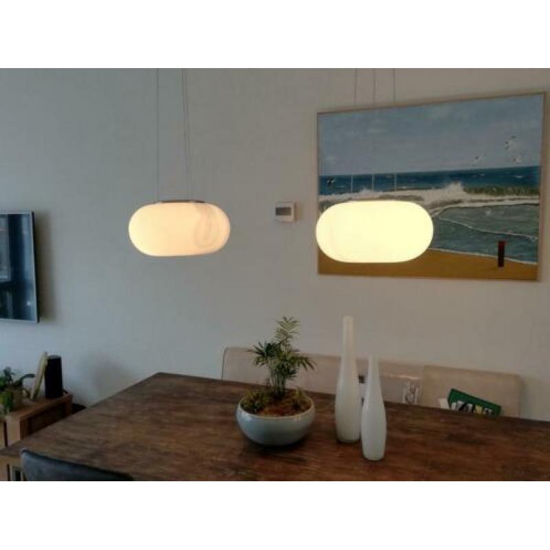 2 melkglazen hanglampen