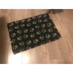 ZGAN Bench maat M (L78,B55,H61 cm) incl 2x vetbed
