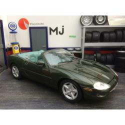 Jaguar XK8 (1996) Green 1:18 Maisto MJ