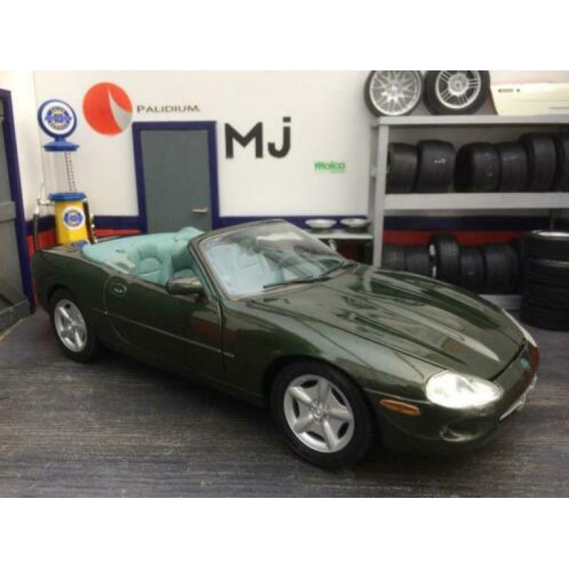 Jaguar XK8 (1996) Green 1:18 Maisto MJ