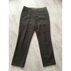 Leuke bruine pantalon van Carbone maat 42