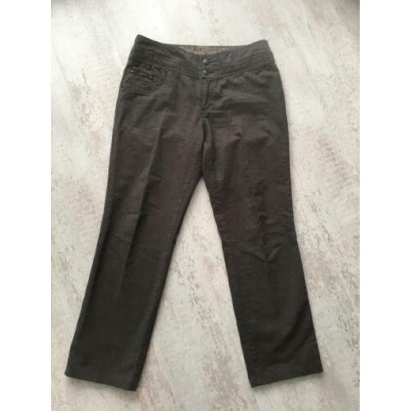 Leuke bruine pantalon van Carbone maat 42