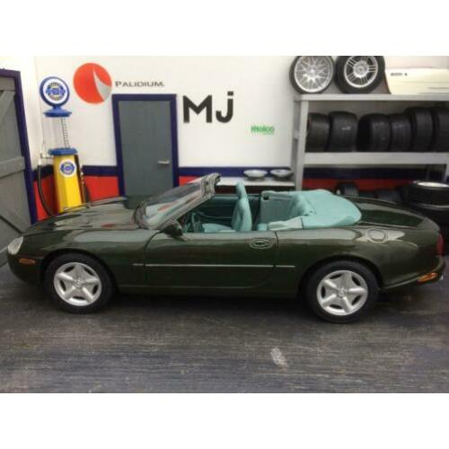 Jaguar XK8 (1996) Green 1:18 Maisto MJ