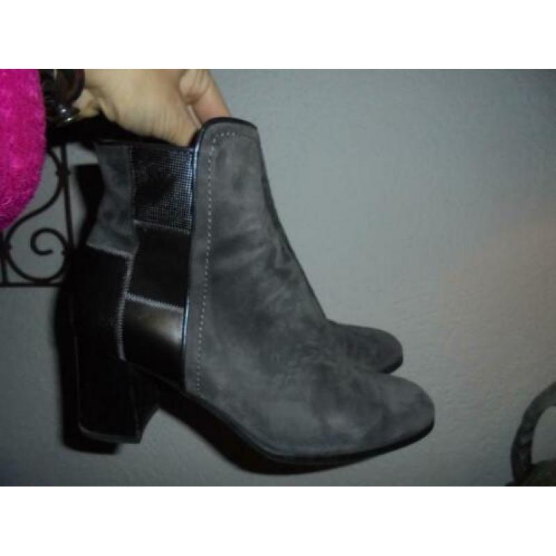 P73) grijs leer suede lage laarsjes lavorazione artigiana 40