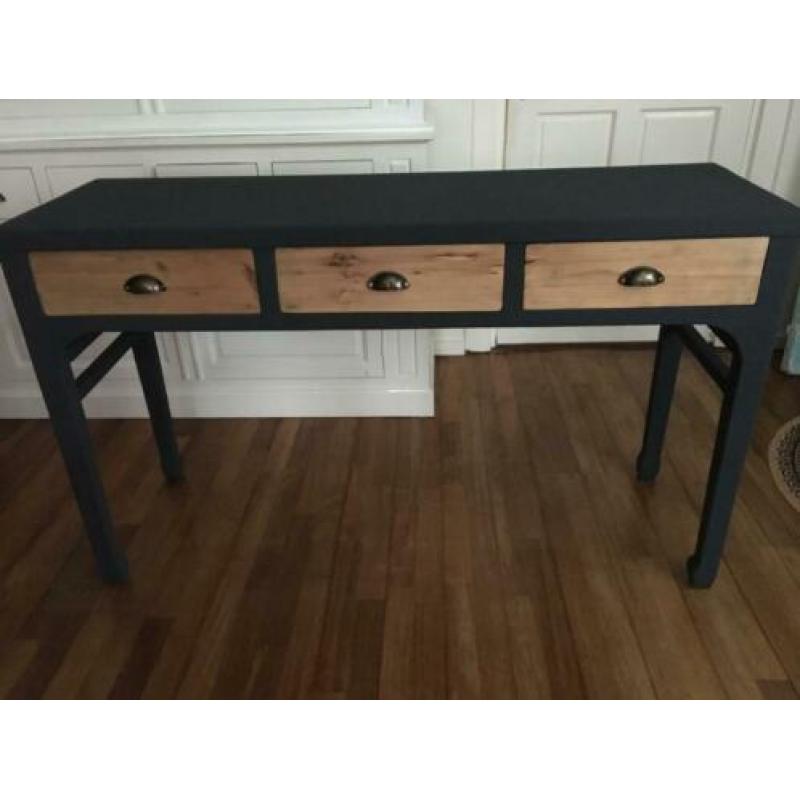 Stoere, grote, matzwarte, sidetable/ bureau
