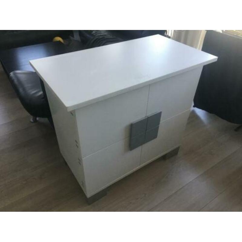 Ledikant en commode