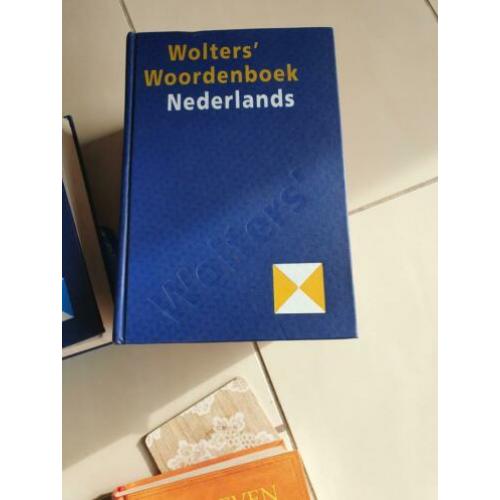 woordenboek nederlands , engels- nederlands en nederlands -