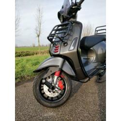 Vespa sprint agaat grijs full option 2020!