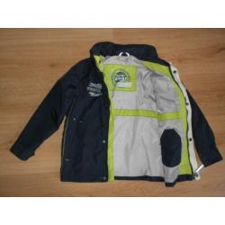We tussenjas met capuchon maat 134/140 water/wind dicht