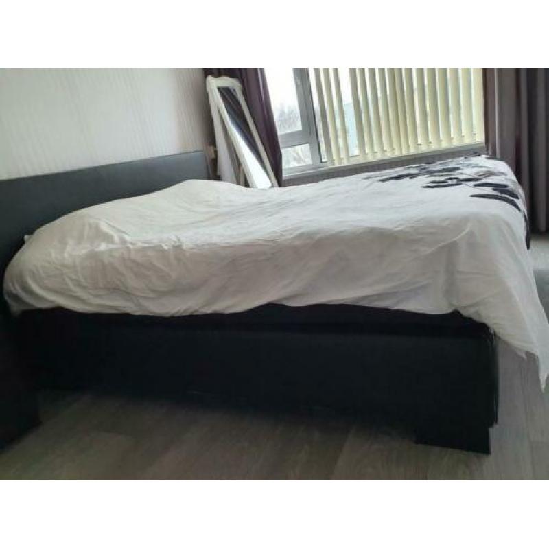 Box spring 180x200 GRATIS AF TE HALEN!
