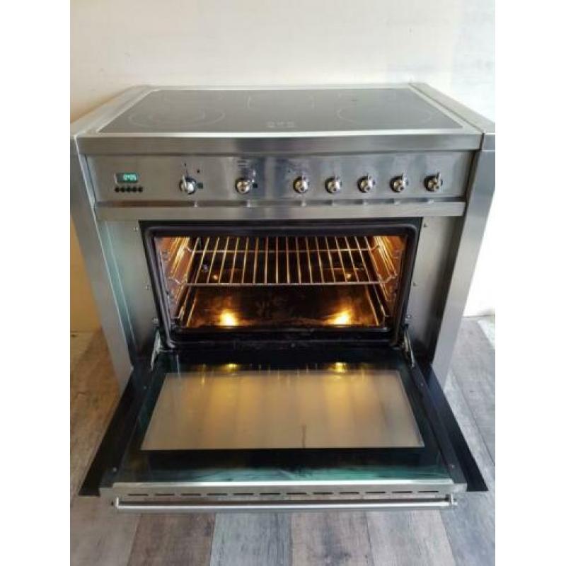 Keramische Smeg Fornuis met grote oven 90 cm breed