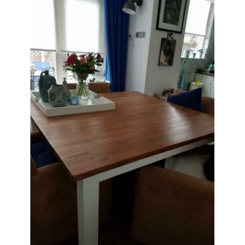 Te koop een zo goed als nieuw Eethoek met 4 suède stoelen